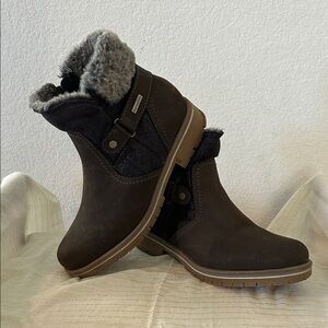 Tamaris Cozy Chocolate Brown Winter Suede Boots with Faux Fur Lining